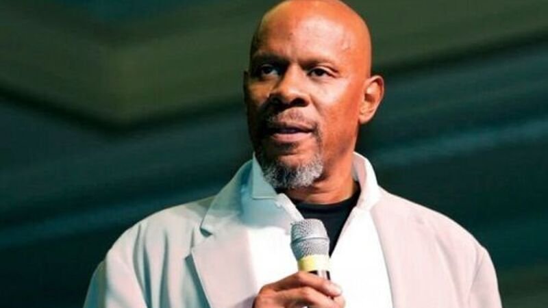 avery brooks net worth